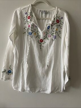 Women’s White Embroidered V-Neck Peasant Tunic